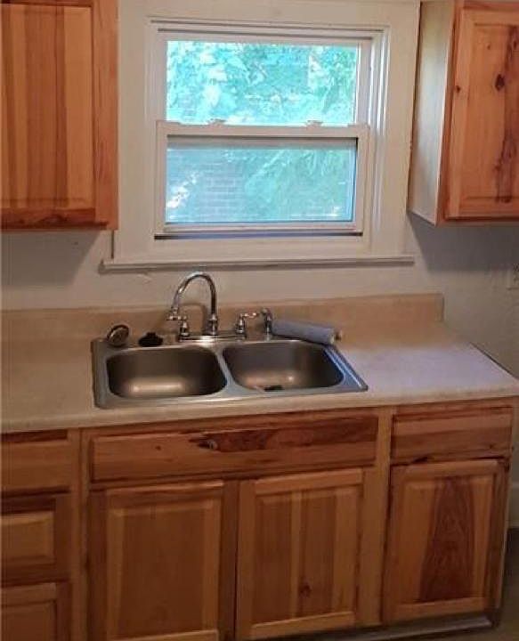 2nd image of 2331 Ward St