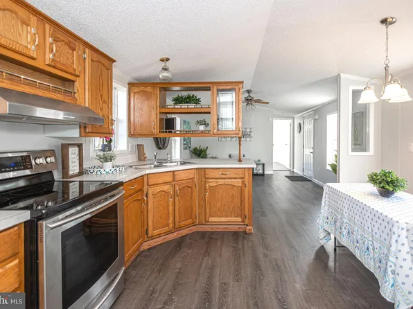 632 Willow Dr, Green Lane, PA 18054