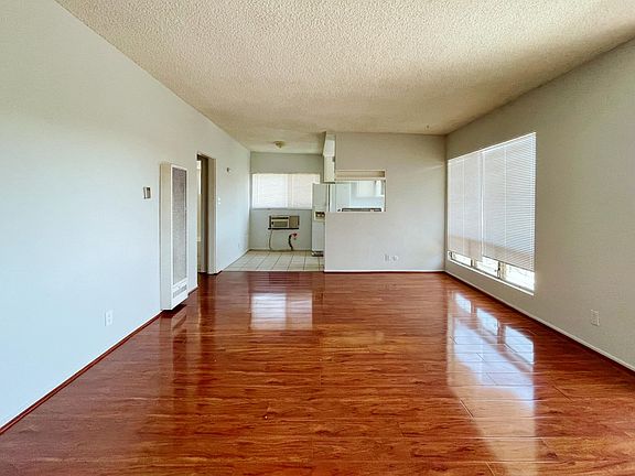 4th image of 701 W Newmark Ave #I