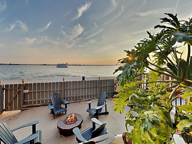 3712 Riviera Dr — Photo 27