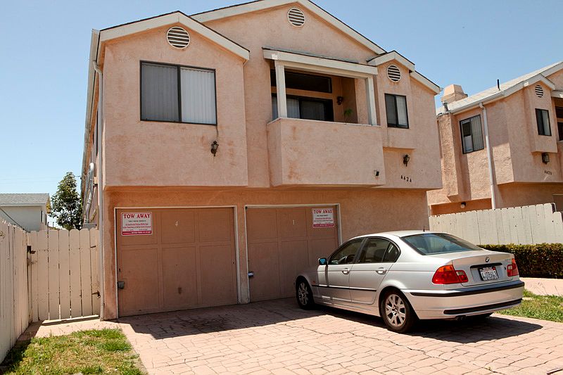 1st image of 4424 Winona Ave APT 4