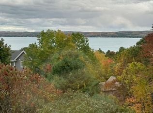 11855 Ridge View Dr, Rapid City, MI 49676