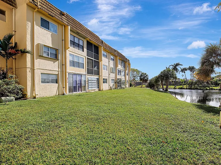 8225 Sunrise Lakes Dr N #303 — Photo 24