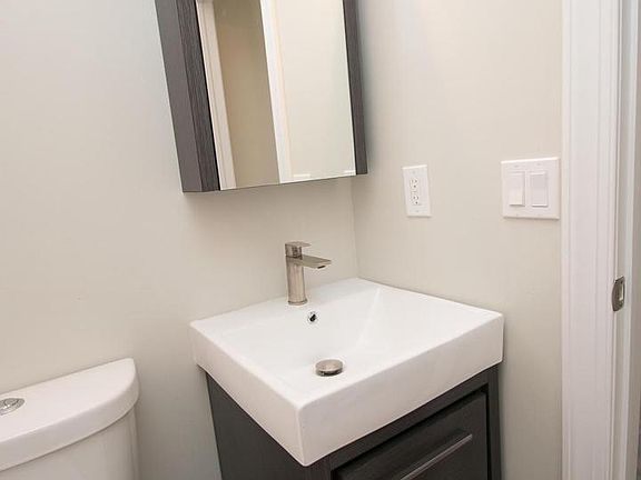 4th image of 1800 Catharine St #1
