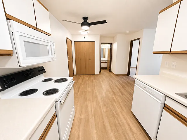Greenbrier Apartments — Photo 19