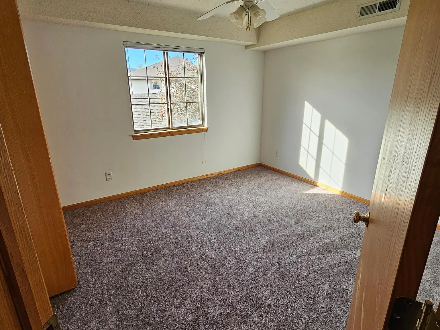 2 bed, 870 sqft, $1,350 — Photo 4
