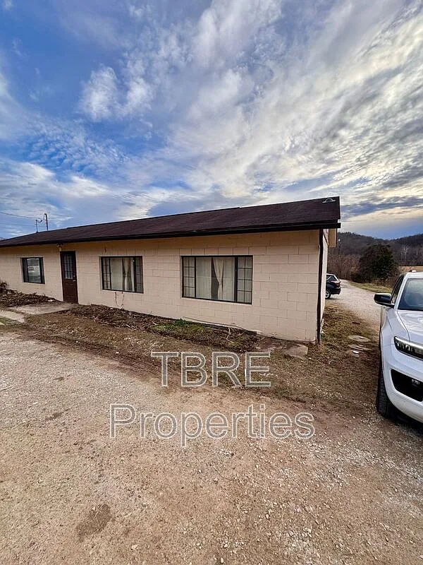 2 bed, 1.0 bath, 800 sqft, $900 — Photo 1