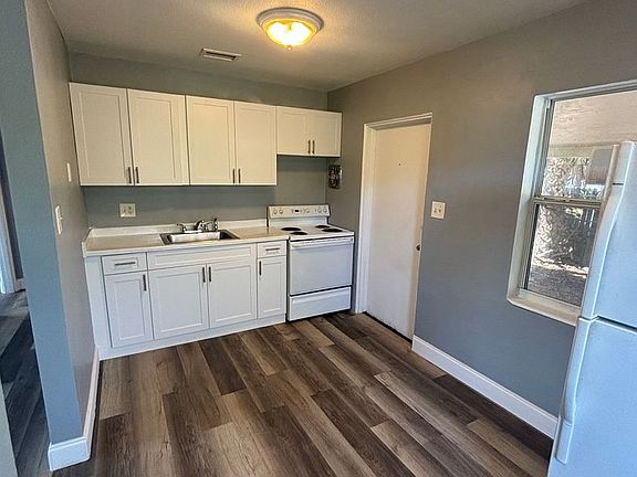 2nd image of 667 25th Ave S