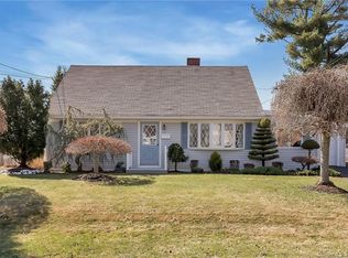 33 Seaver Cir, Bridgeport, CT 06606