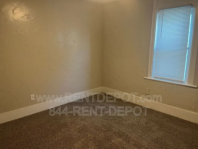 510 E Franklin St — Photo 4