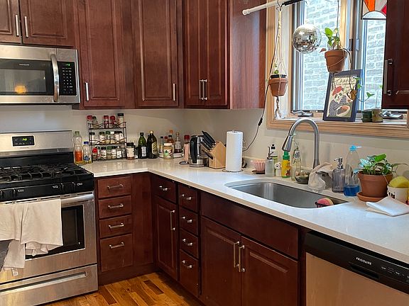 2nd image of 1112 N Marshfield Ave #1