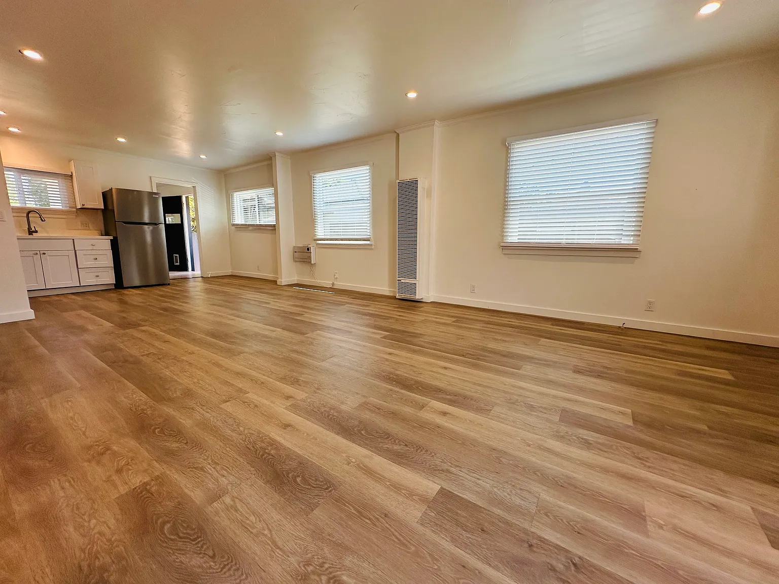 2 bed, $4,200 — Photo 2