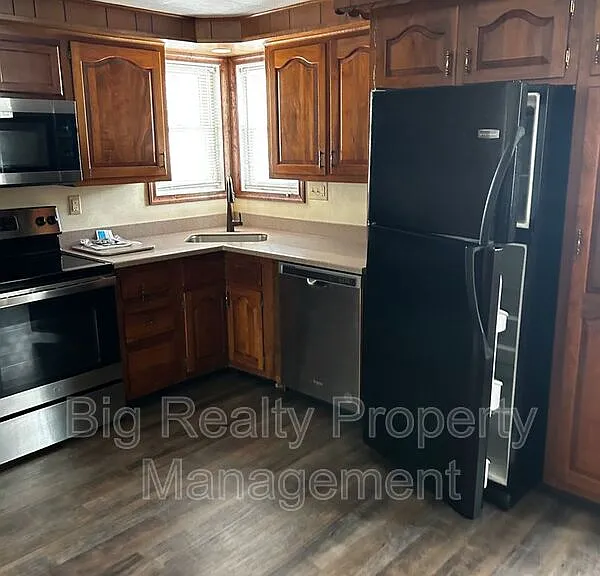 88 N Main St — Photo 5
