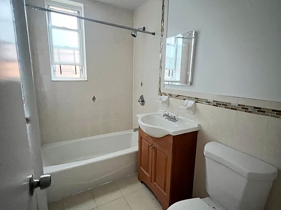 5th image of 3415 Parsons Blvd APT 6M