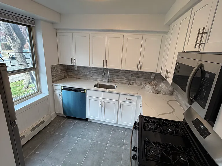 186th Ln — Photo 3