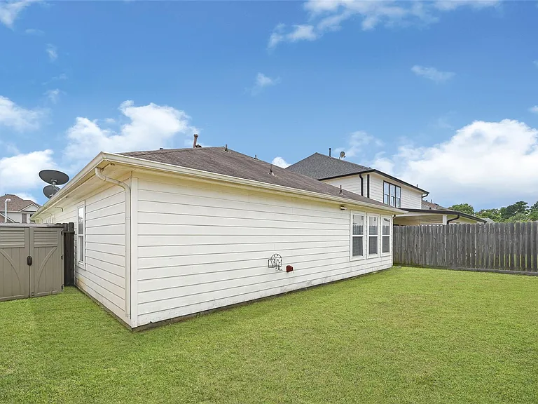 9825 Hyacinth Way — Photo 24