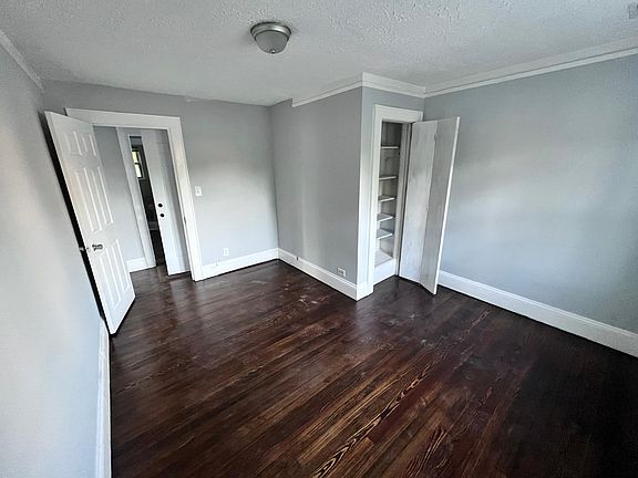 3rd image of 828 Harrison St