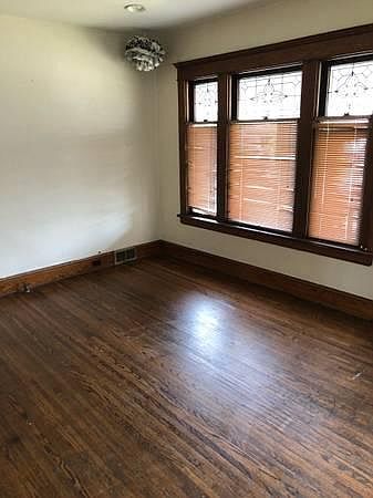 2nd image of 74 Gladstone St
