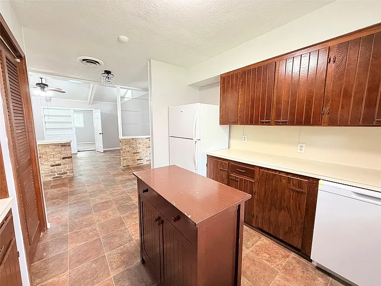 20729 Canterbury Rd — Photo 8