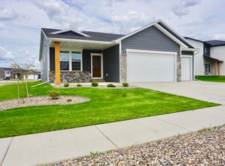 2237 Geyser Ct, Dickinson, ND 58601