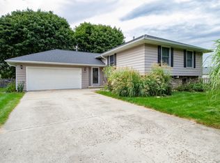 1913 Margaret Ln, Dekalb, IL 60115