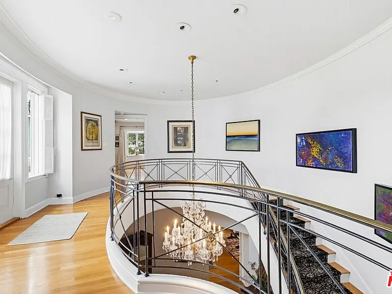 516 S Rimpau Blvd — Photo 44