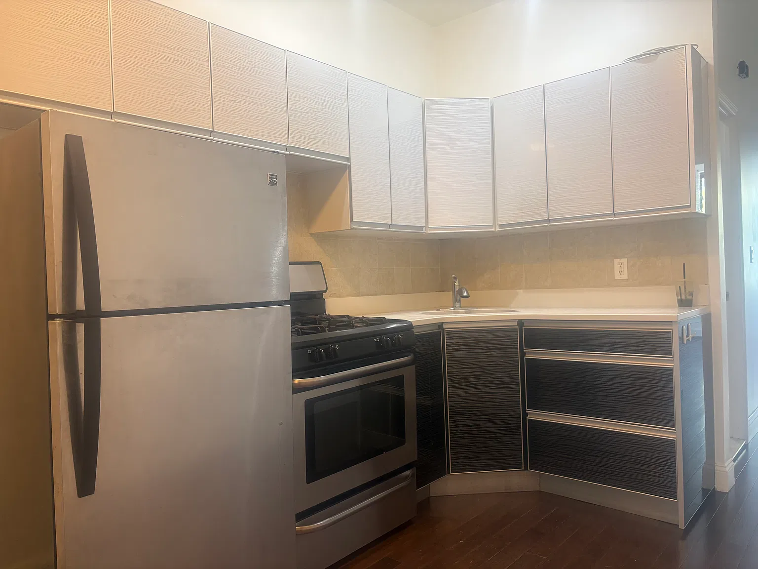 2 bed, 800 sqft, $2,775 — Photo 3