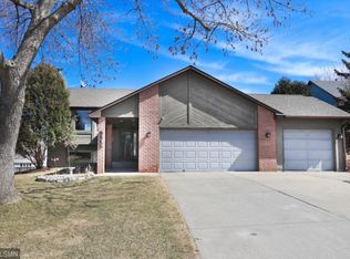 8865 Pinehurst Cir, Woodbury, MN 55125