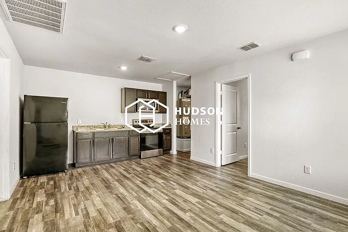 415 E Garrison Ave #B — Photo 6