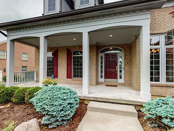 3rd image of 7933 Meadowcreek Dr