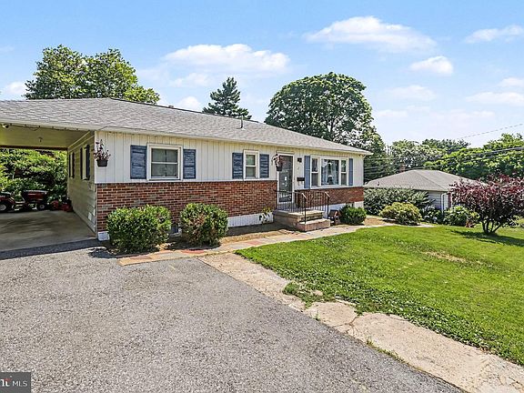 2nd image of 2 Hunter Ln