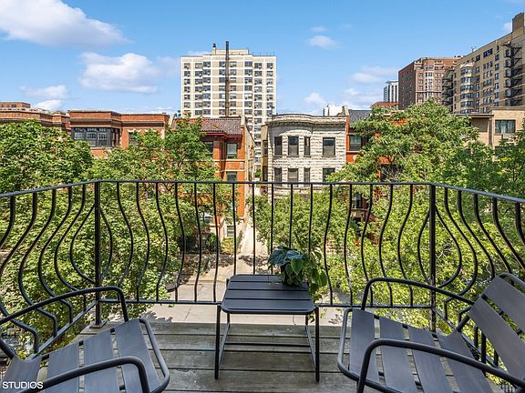 5th image of 435 W Oakdale Ave APT 3F