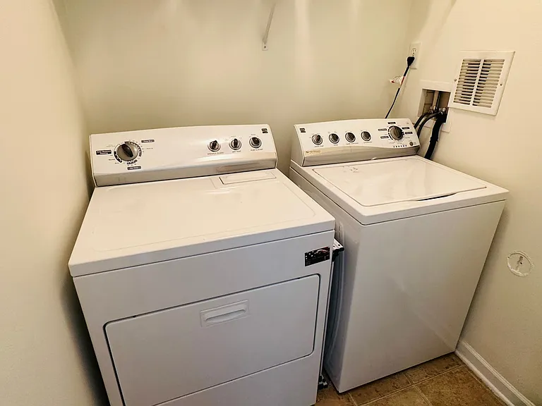 634 Fountain Ct — Photo 11