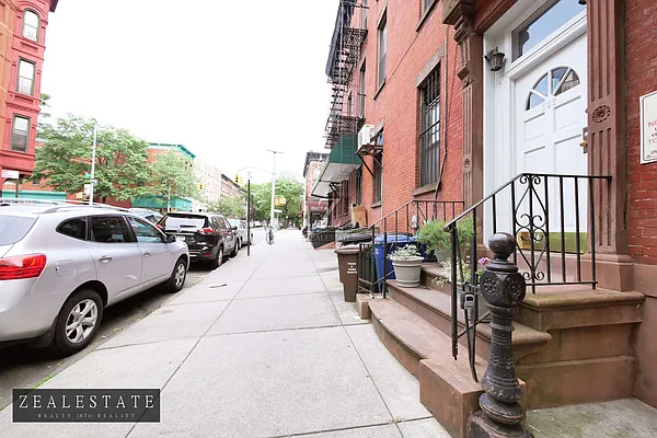 Rented by ZealEstate Group Inc | media 44