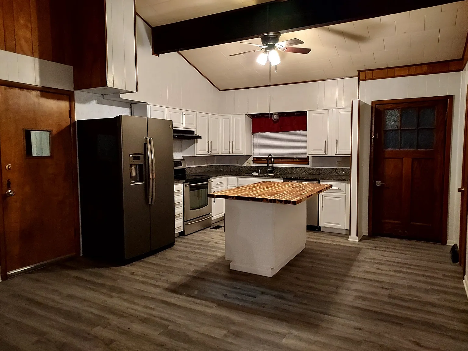 3 bed, 1320 sqft, $2,000 — Photo 1