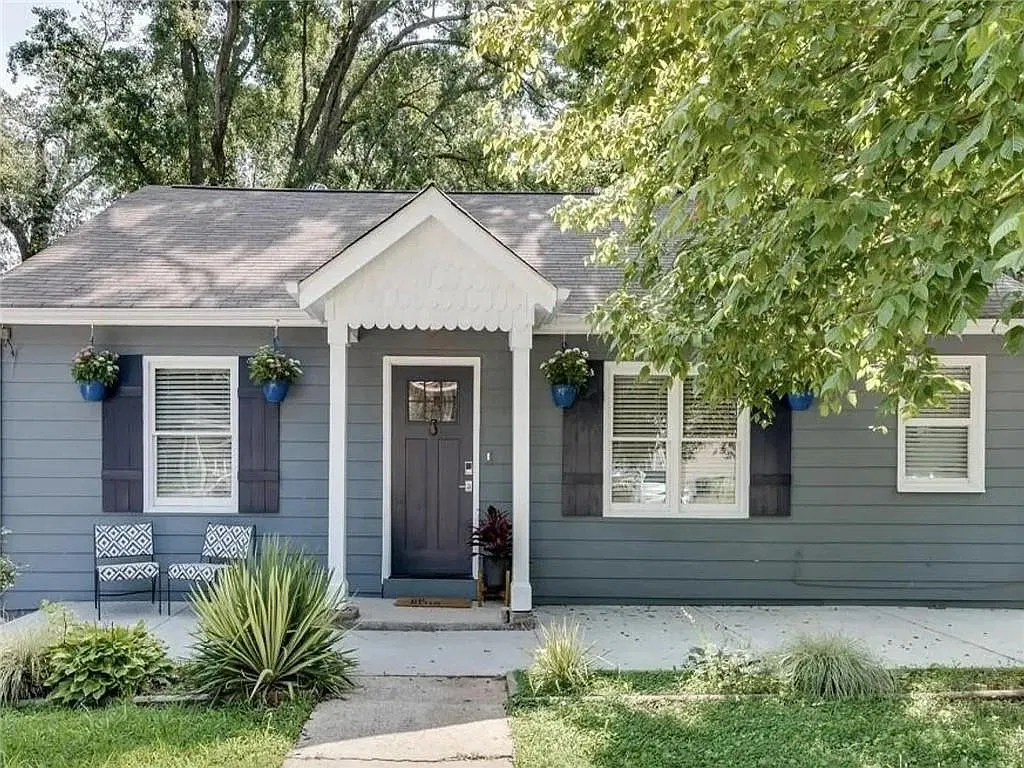 2 bed, 1.0 bath, 1374 sqft, $2,000 — Photo 1