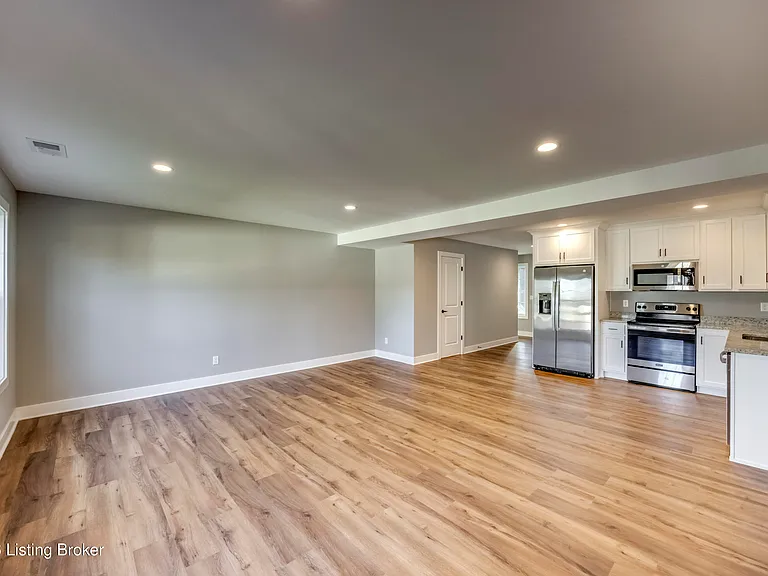 114 N Elm Grove Ave — Photo 21