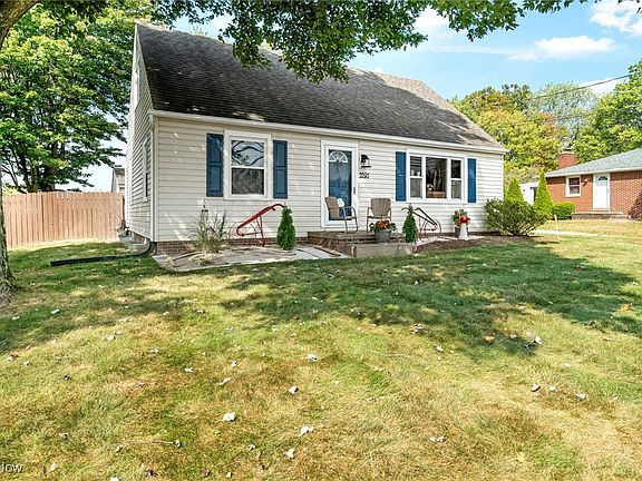 3rd image of 5591 Ravenna Ave