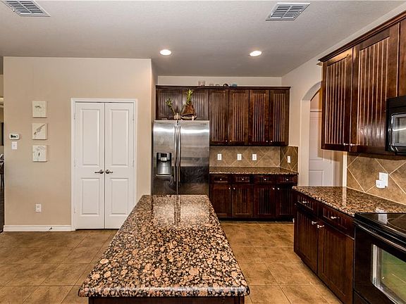 5th image of 12525 Fair Ln