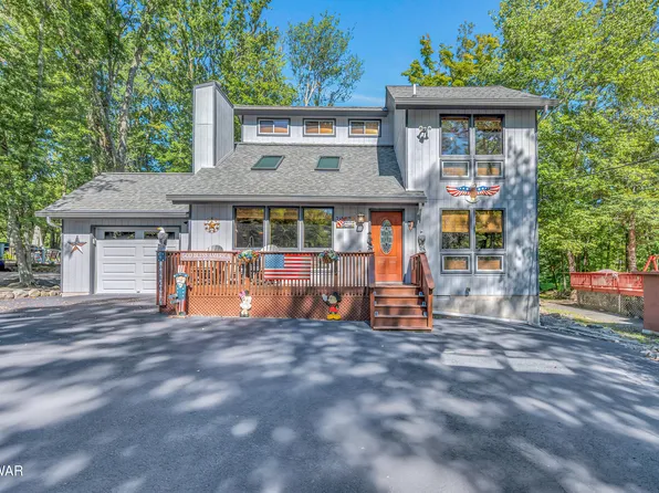 221 S Fairway Dr, Lake Ariel, PA 18436