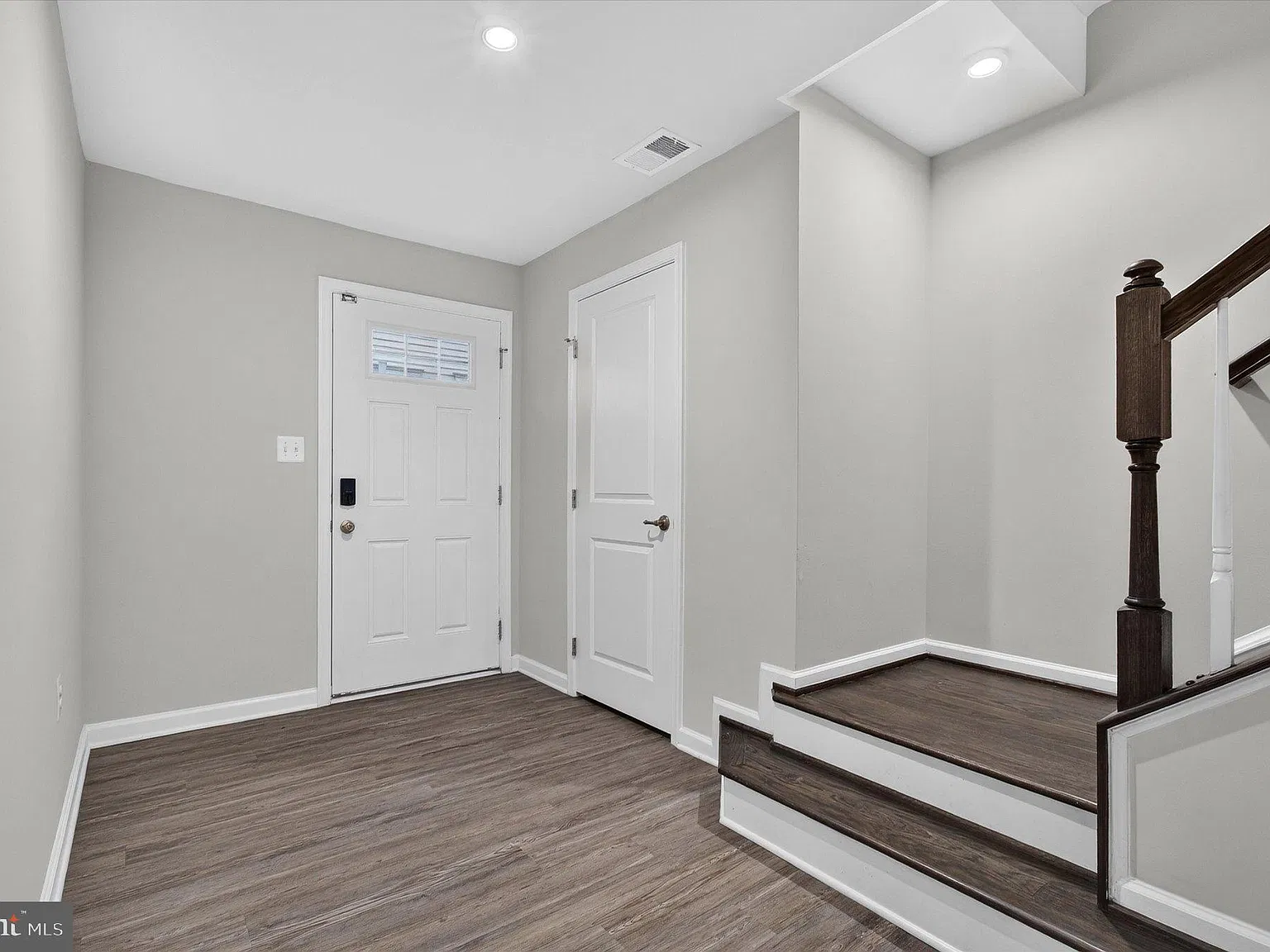4 bed, 3.5 bath, 1877 sqft, $2,700 — Photo 3