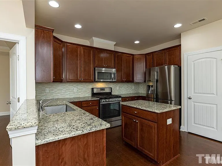 407 Daylin Dr — Photo 7