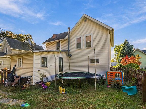 24th image of 272 Bellevue Ave