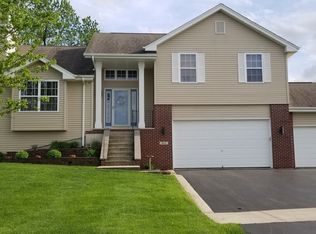 911 Meadow Ln, Winnebago, IL 61088