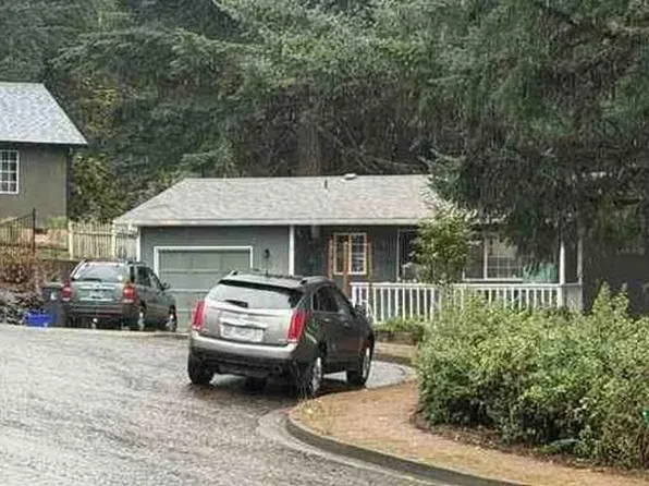 24715 Forest Ct, Veneta, OR 97487