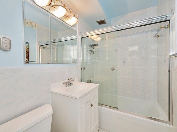4th image of 7025 Yellowstone Blvd APT 1N