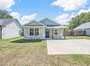 902 Rice St, Denison, TX 75020