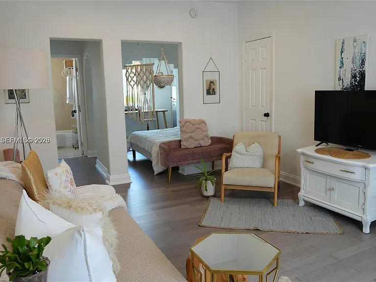 1227 Euclid Ave #7 — Photo 1