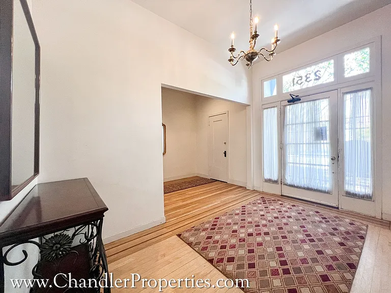 2351 Jackson St — Photo 10