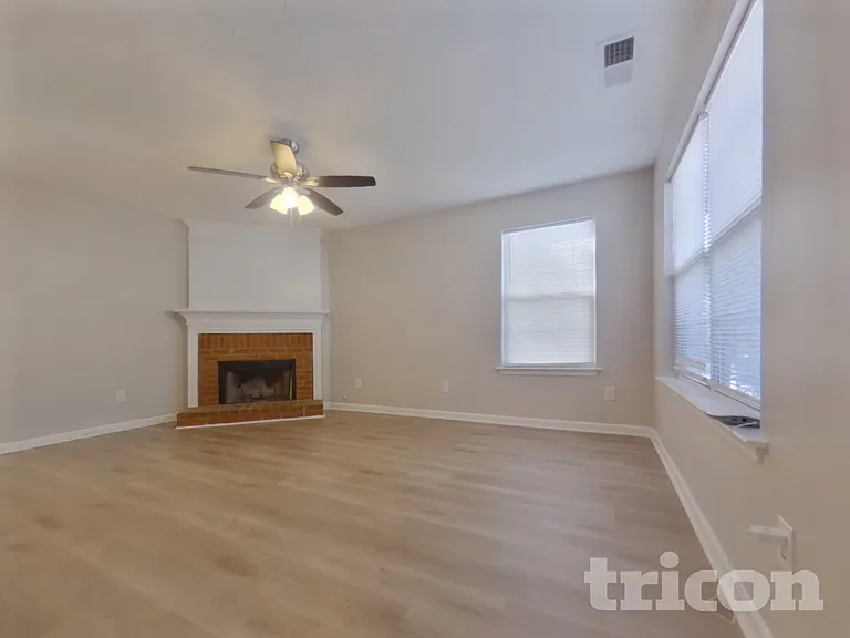 1047 Winterglen Way — Photo 3